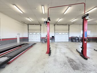 Zabehnutý autoservis s veľkorysým pozemkom a veľkým … - 8