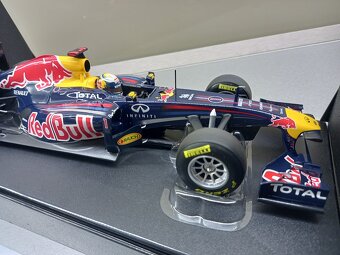 2X F1 RED BULL RB7 A RB7 JAPAN 2011 VETTEL MINICHAMPS 1:18 - 8