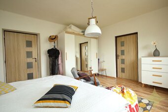 Znížená cena: Menší  rodinný dom na po takmer úplnej rekonšt - 8