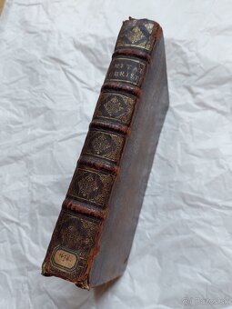 Kniha z r. 1674 po latinsky, veľmi dobrý stav - 8