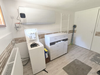 ROZPRÁVKOVÁ KOMPLETNE ZREKONŠTRUOVANÁ ZARIADENÁ CHATA NA LV - 8