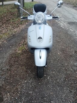 Piaggio Vespa GTS 250 - 8
