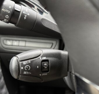 Peugeot 208 1.2 PureTech Allure - 8