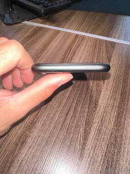 iPhone 11 - skvelý stav - 8