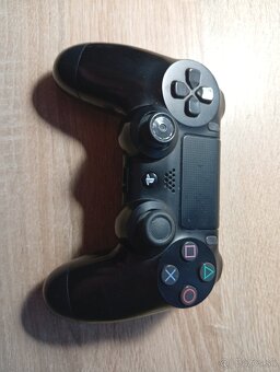 Playstation 4 - 8