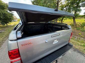 Toyota Hilux 3.0 - 8