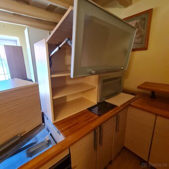 Predám kuchynskú linku vrchná doska z masívu - 8