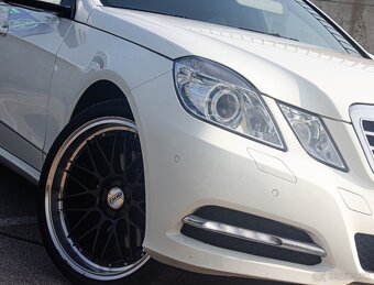 Mercedes-Benz E trieda Sedan - 8