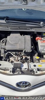 Predam kvalitnu zachovalu bielu Toyotu Yaris 1,0. - 8
