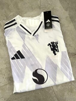 Manchester United - 8