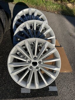SIRIUS PHOENIX SPECTRUM orig.skoda Superb 3V  5x112 - 8