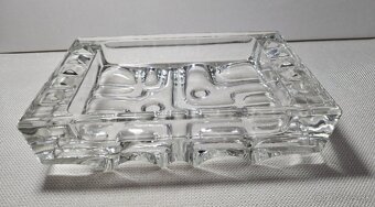 Vázy lisivané sklo - 8