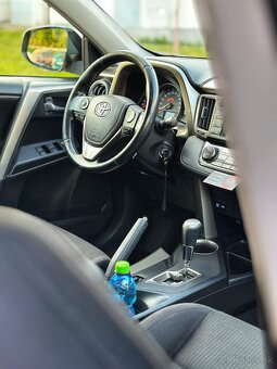 Toyota RAV4 2.0i 4x4 A/T - 8