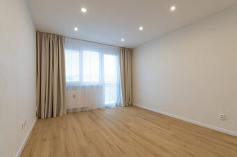 NA PREDAJ,3- IZB.BYT,KOMPLETNÁ REKONŠTRUKCIA,UL. SOKOLOVSKÁ, - 8