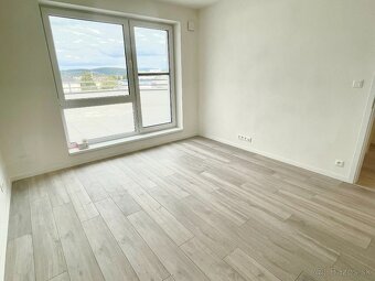 Prenajom 2i byt TN - novostavba, terasa, parking, nadstandar - 8