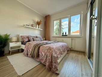 Menší zariadený 2KK širšie centrum + zasklený balkón - 8