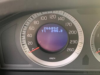 Volvo XC70 - 8