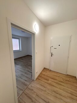 Prenájom- veľký 2i byt s balkónom B. Nemcovej, N. Zámky - 8