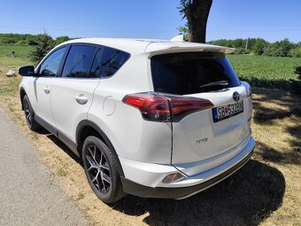 Toyota RAV4 2.0 diesel ročník 2017 - 8