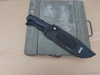 Nôž SOG - 8