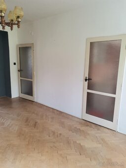 Veľký priestranný, výborná lokalita - 8