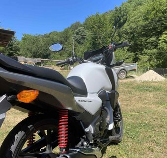 Honda CBF125 - 8
