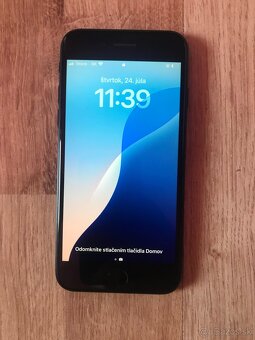 iPhone SE 2020 - 8