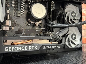 Ryzen 7 9700X\32GB\RTX 4060\SSD\850W Zdroj - 8