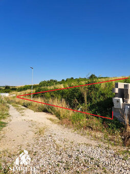 Slnečný stavebný pozemok  v Malých Bieliciach- znížená cena - 8