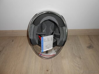 Predam uplne novu moto prilbu na skutrik znacky SQ - 8