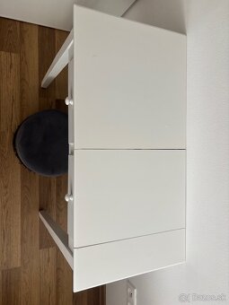 Biely toaletný stolík s taburetkou - 8