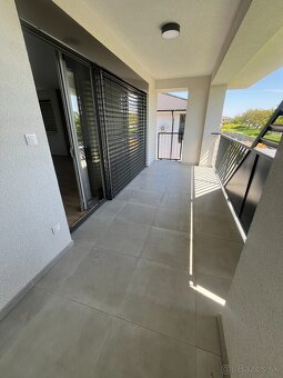 3 izb. byt s vlastným pozemkom + 2 parkovacie miesta - 8