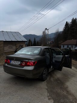 Honda city 1.4 i-DSI Benzín - 8