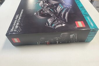 Nové LEGO Technics 42171 Mercedes-AMG F1 W14 E Performance. - 8