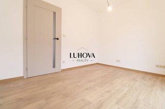 Posledné 3 NOVOSTAVBY v novej štvrti - 8