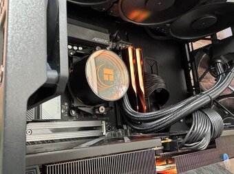 Ryzen 7 9800X3D\32GB\RX 9700XT\SSD\850W Zdroj - 8