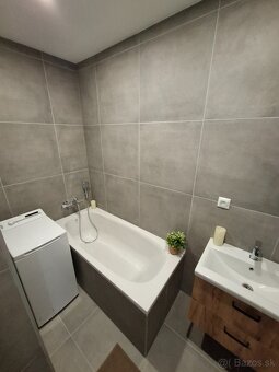 Novozrekonštruovaný 2,5 izbový byt - 8