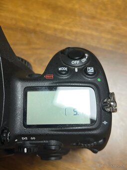 Nikon D700 + grip MB-D10 - 8