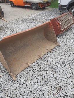 Kolesovy nakladač - 8