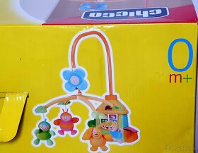 Chicco hudobný kolotoč nad postieľku s ovládačom + hračky - 8