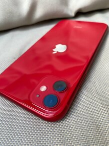 Predám iPhone 11 Product Red 64GB - 8