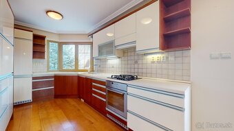 NA PREDAJ 25-ročný 6-izbový rodinný dom, Pod sadom, Žilina - 8
