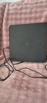 Predám PS4 Slim 1TB - 8