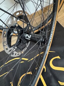 gravel kolesa dt swiss - 8