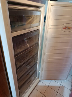 Mraznička Eurotech – 240 l - 8