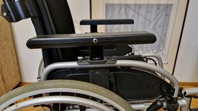 Invalidný vozík odľahčený s brzdou pre obsluhu - 8