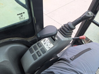 Bobcat E19 Minibagr 1,8 T - - - 8