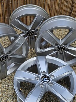 Prakticky nové, originálne disky VW - 5x112 r16 - 8