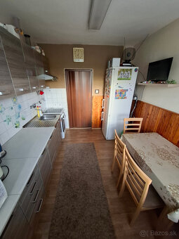 3 IZBOVÝ BYT S LOGGIOU A GARÁŽOU - znížená cena - 8