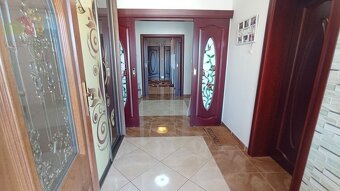 Novinka Rodinný dom s bazénom v lukratívnej lokalite - Nitr - 8